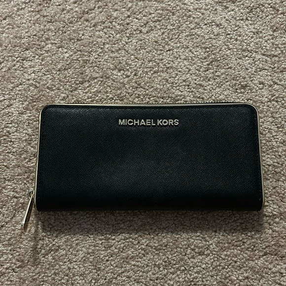 Michael Kors Wallet - Picture 1 of 9